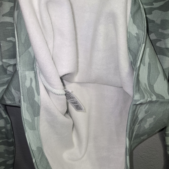 Vineyard Vines Dreamcloth Relaxed Shep Quarter Zip Shirt In Camo Dune Green - Picture 9 of 15